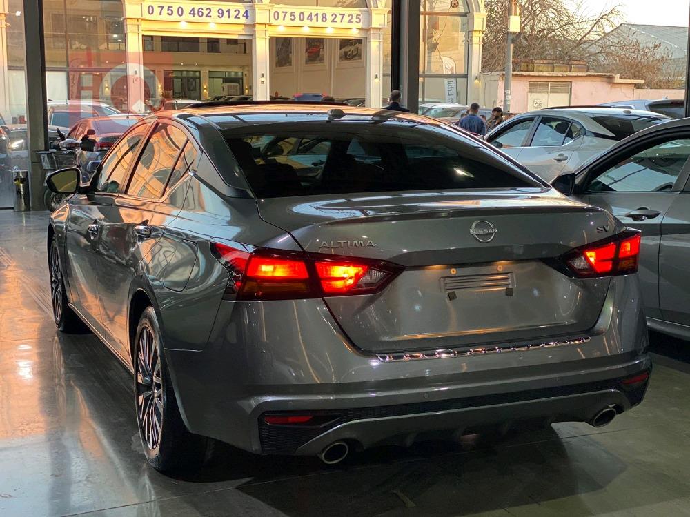 نيسان ألتيما